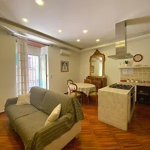  Apartament Trinita Degli Spagnoli House